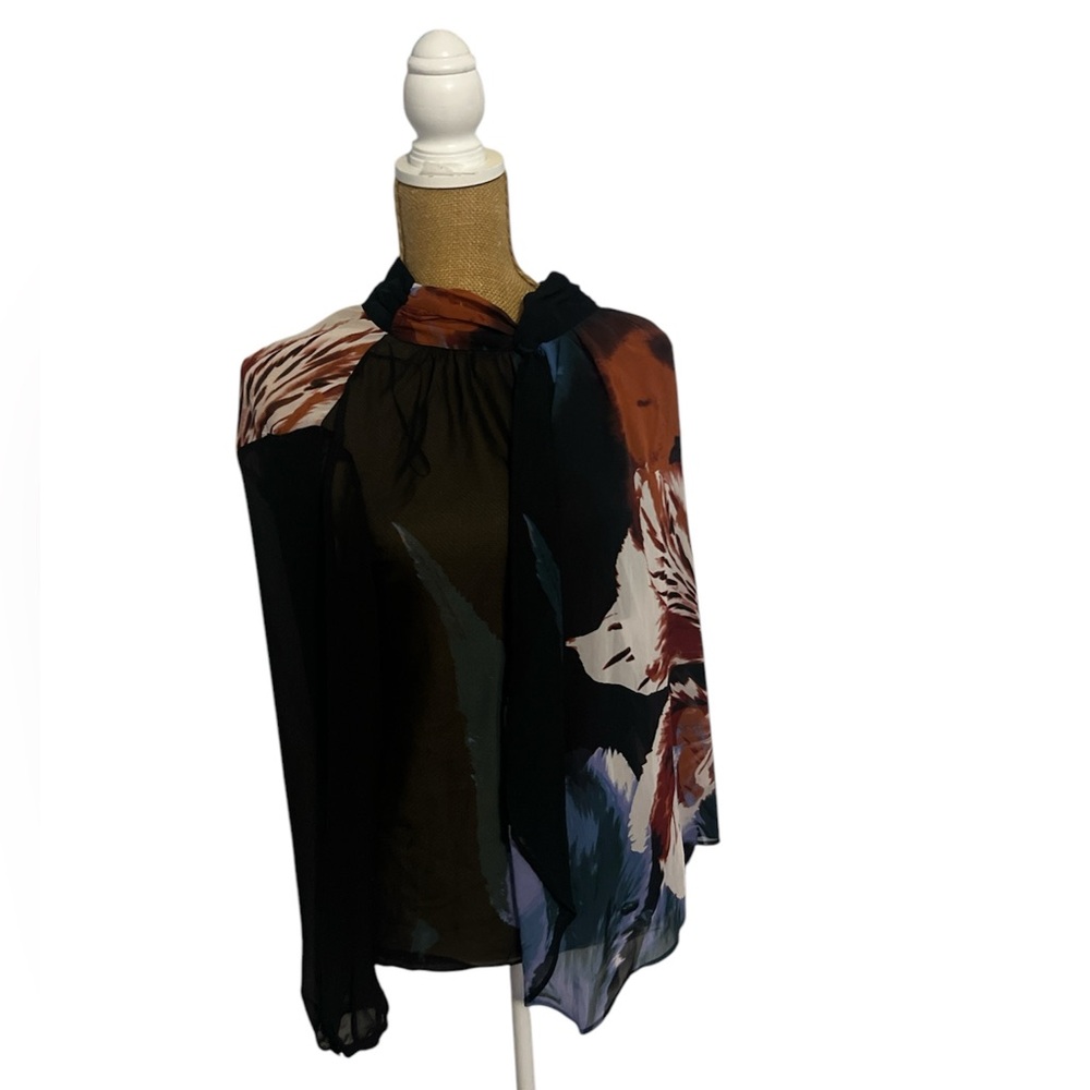 Jennifer Lopez top size large